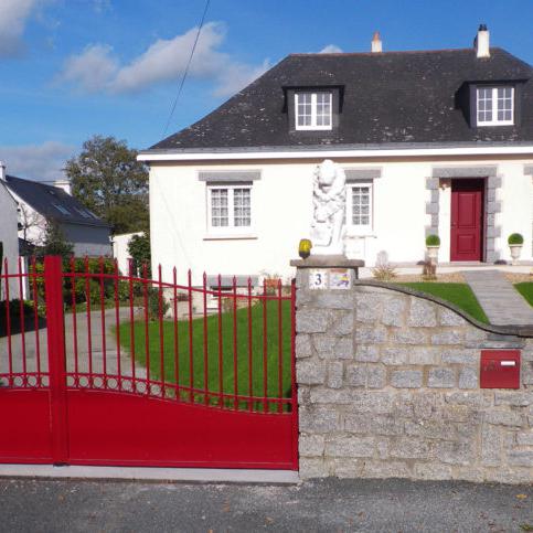 Portail à battants avec portillon